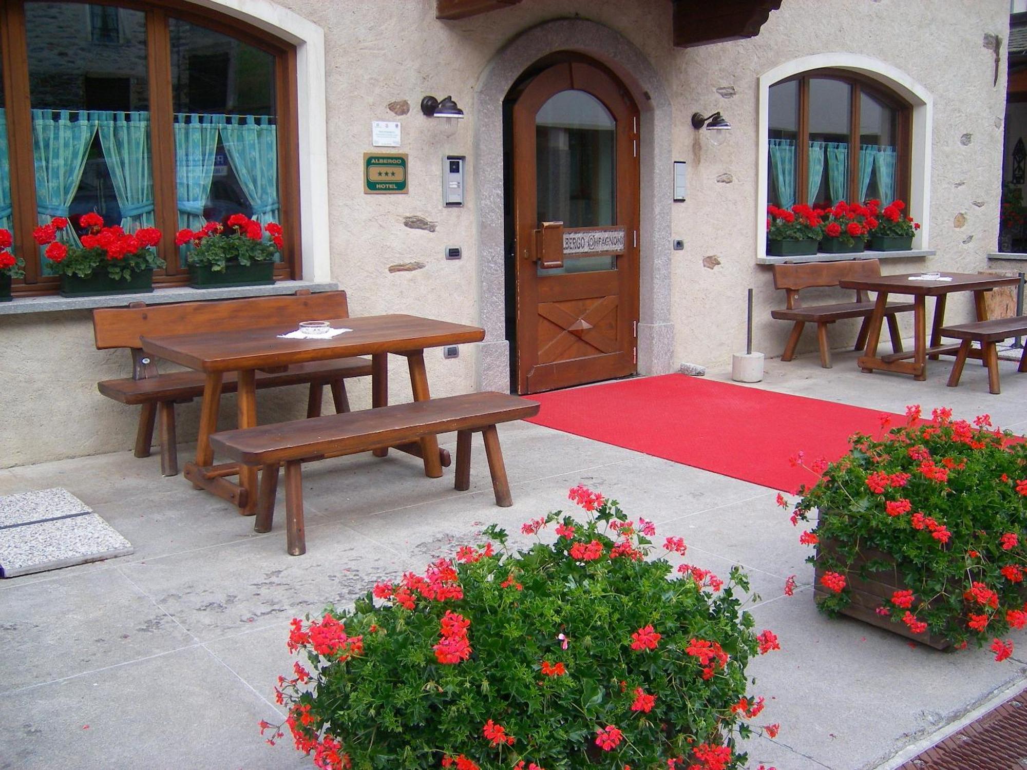 Hotel Compagnoni Santa Caterina Valfurva Exteriör bild