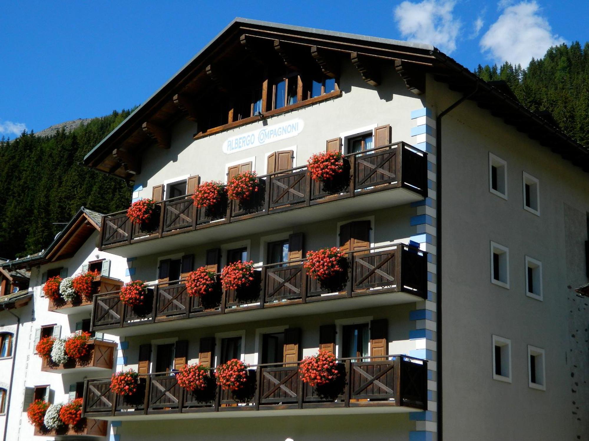 Hotel Compagnoni Santa Caterina Valfurva Exteriör bild